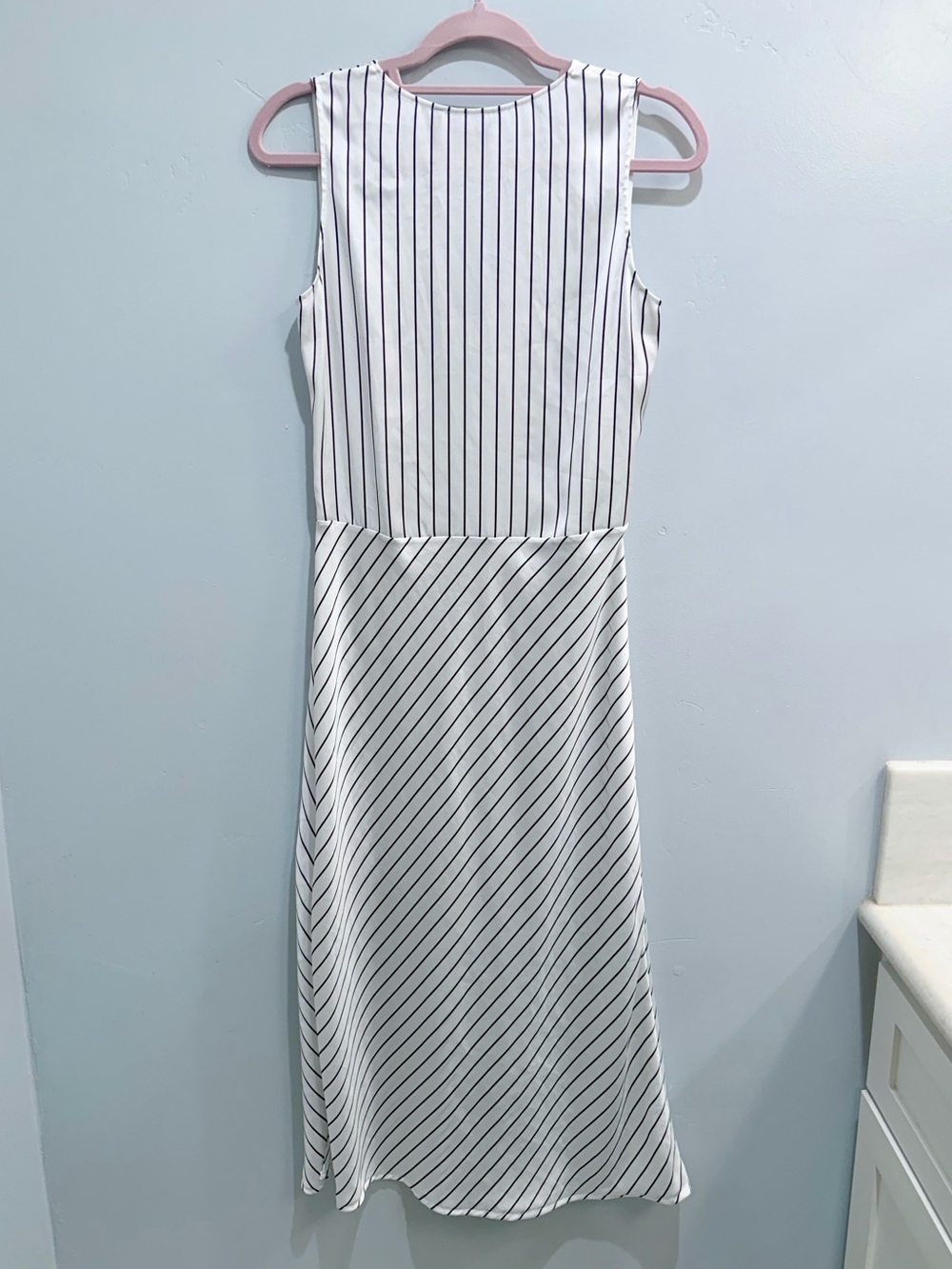 Theory Relaxed Slip Crushed Satin Stripe Maxi Dress White Black Minimalist Sz 0 - Picture 10 of 12